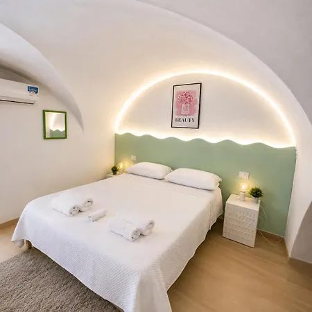 Alydea Homes And 6-7 Catania