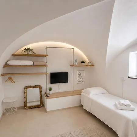 Alydea Homes And 6-7 Catania